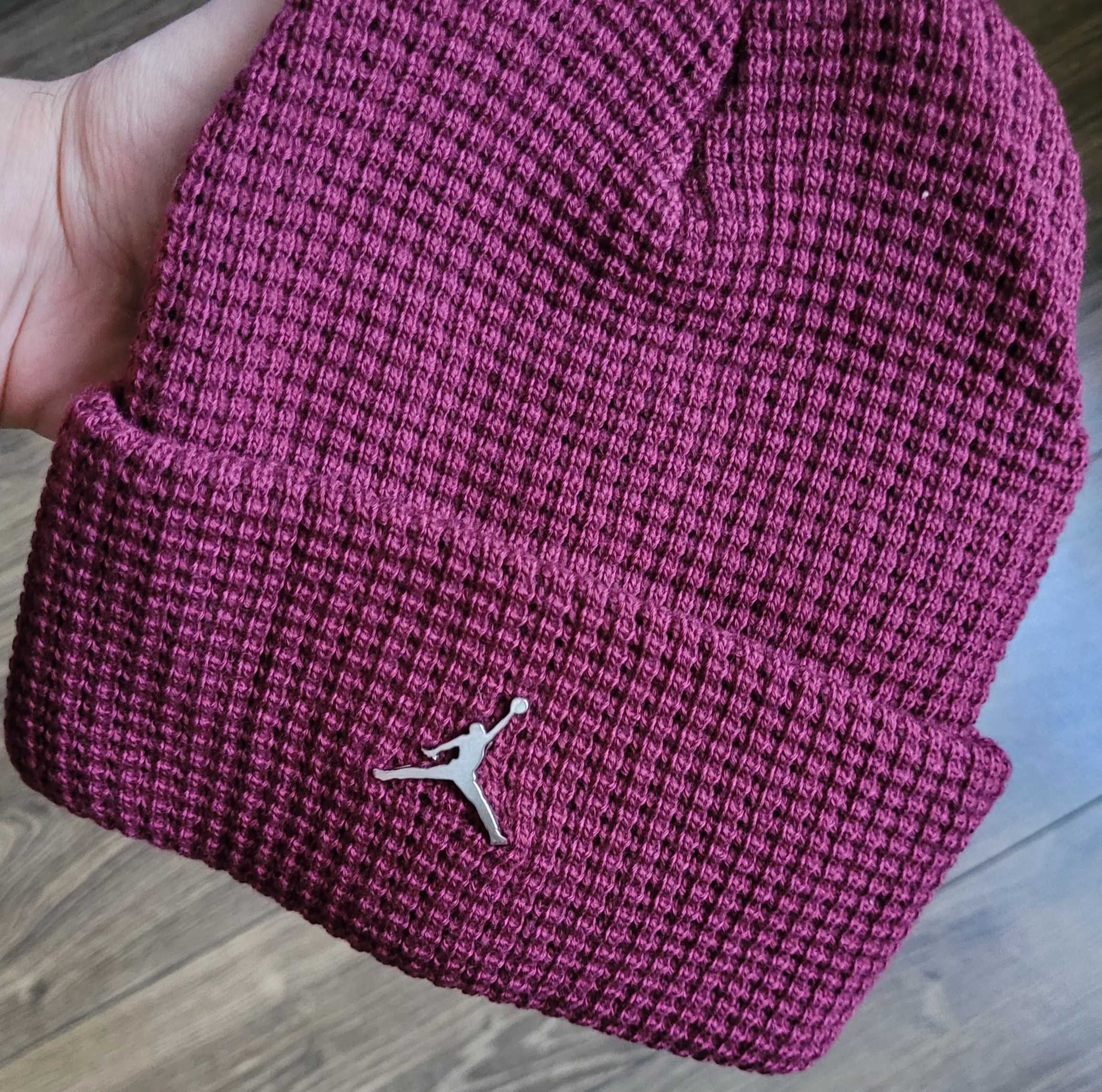 czapka beanie Nike Jordan Jumpman czerwona zimowa z metalowe logo NOWA