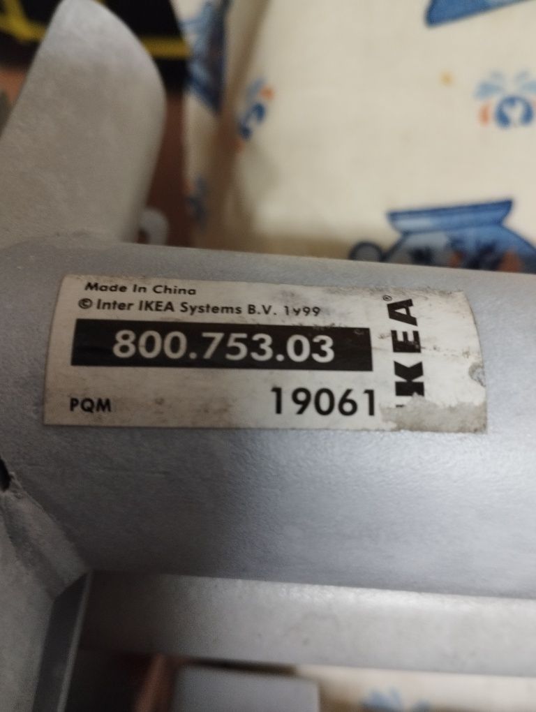 Suporte cabide em ferro com rodas