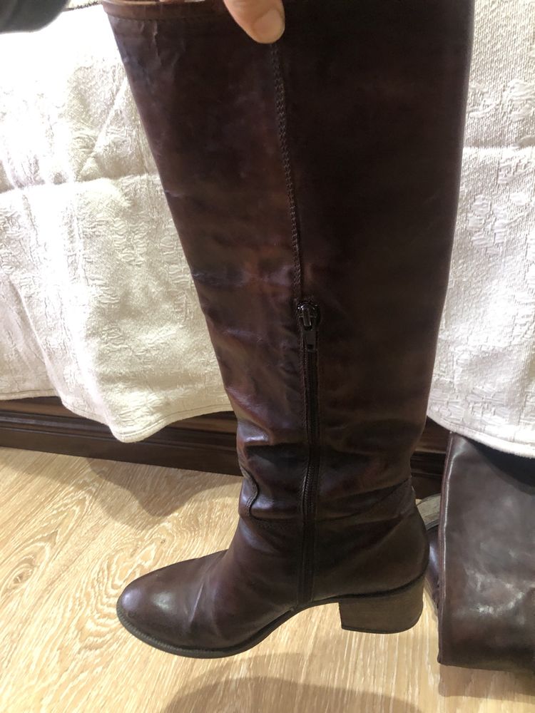 Botas em pele tam 36