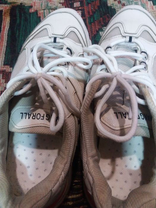 продам кроссовки женские размер 40