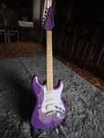 Guitarra elétrica roxa modelo Focus VT211S purple stratocaster