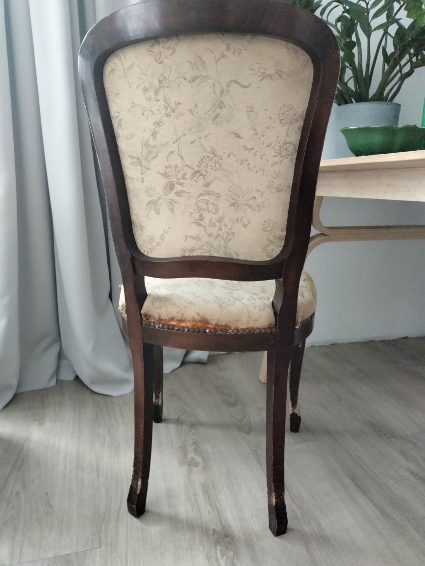 Krzesła stylizowane