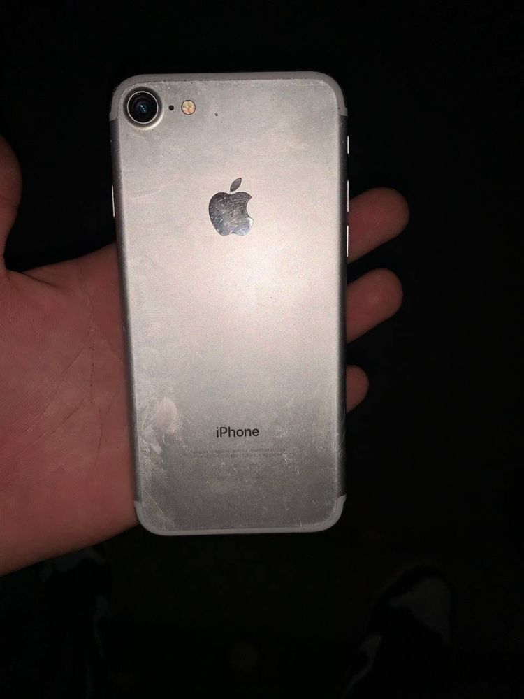 iPhone 7  3000 128гб