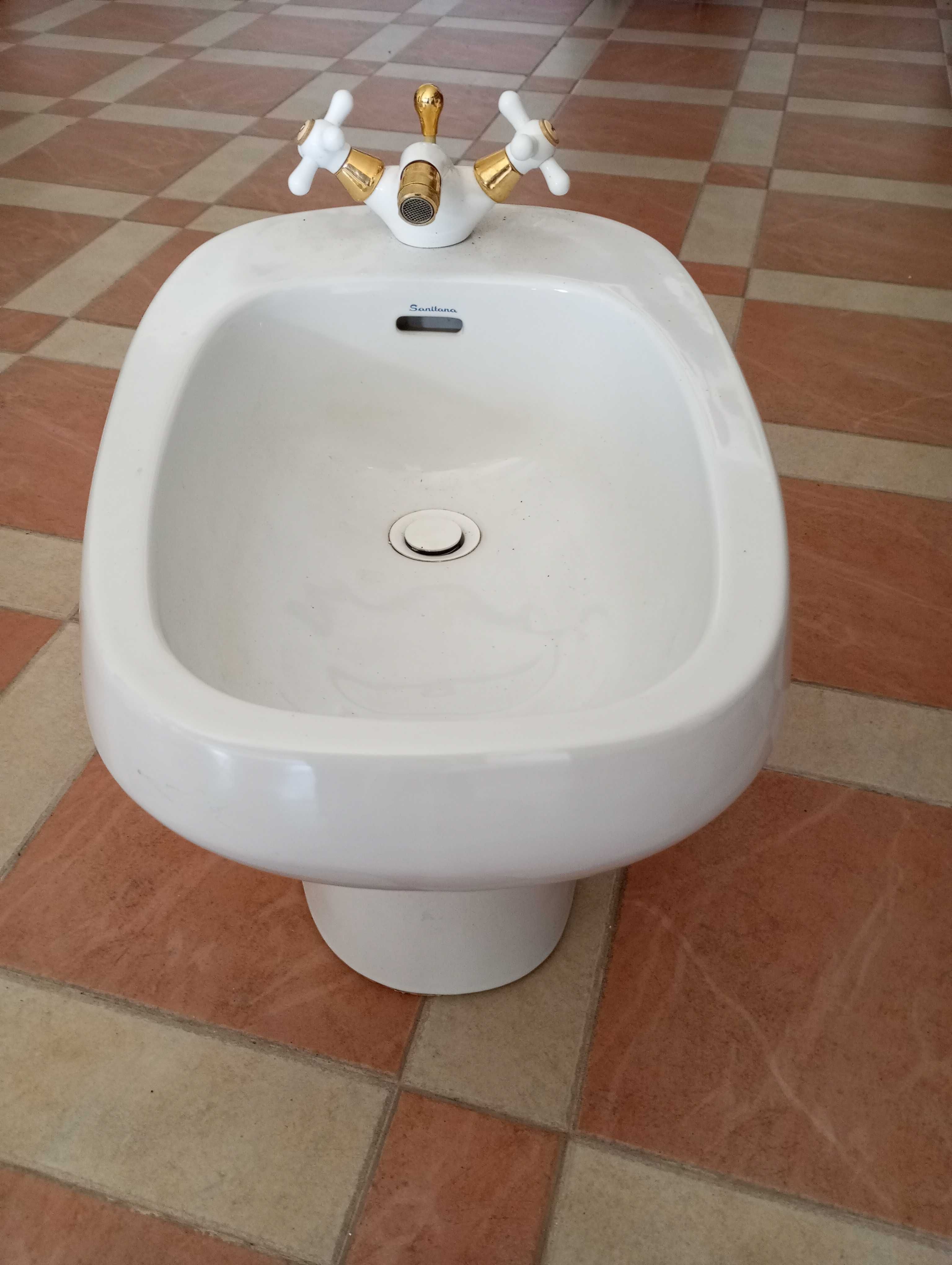 Louças sanitárias brancas usadas em bom estado (pouco uso)