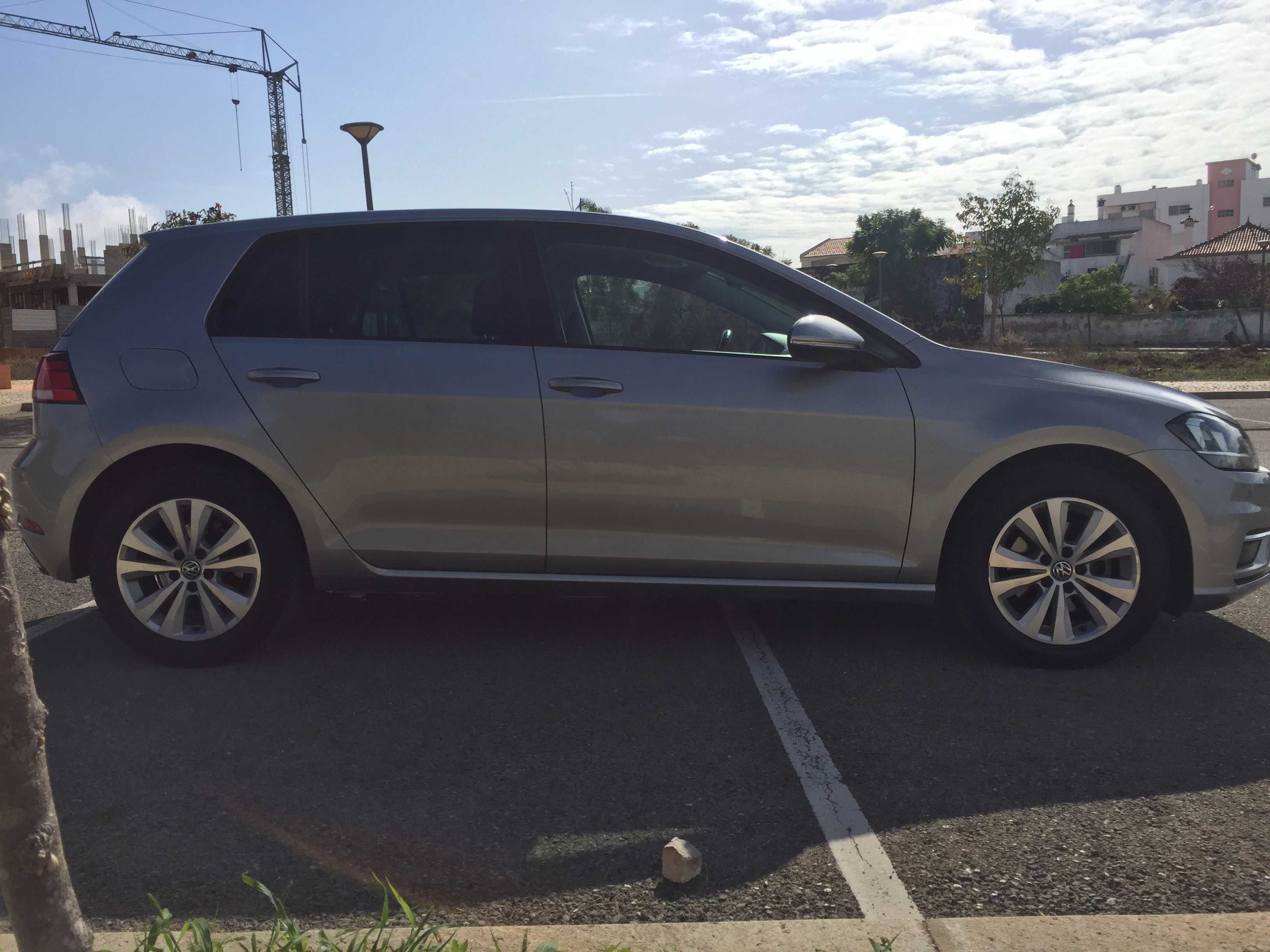 VW Golf VII 1.6 TDi DSG (automático)