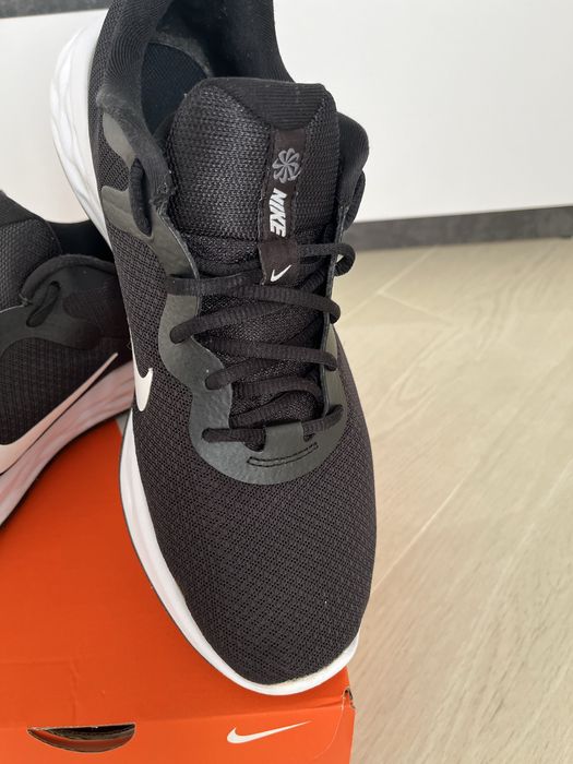 Продам кросівки NIKE