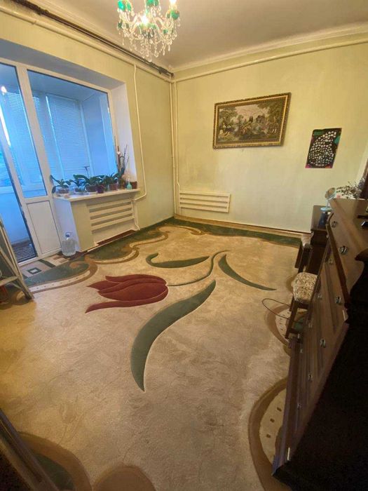 Продається килим у гарному стані 350*500см