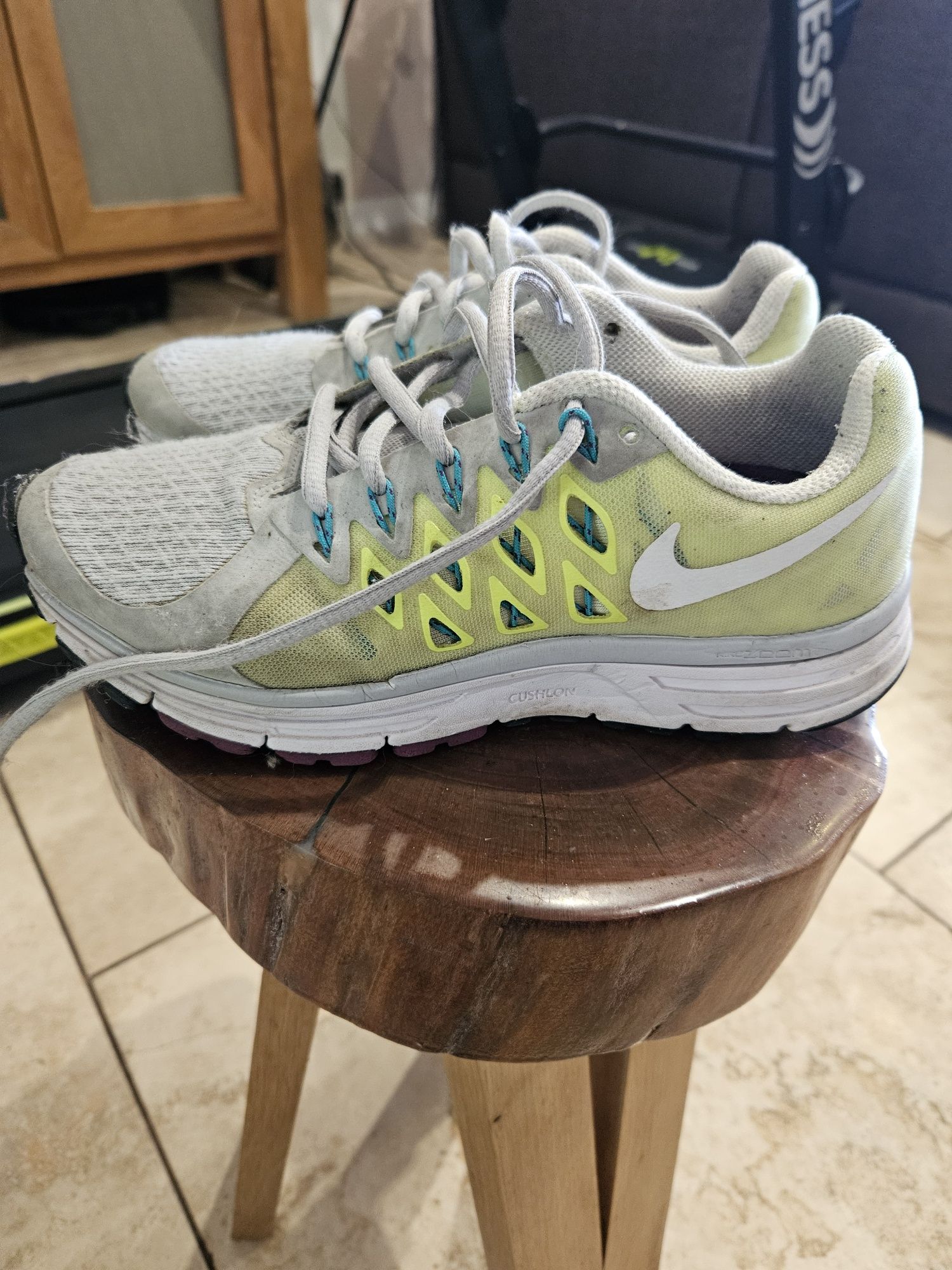 buty Nike  vomero 9 36
