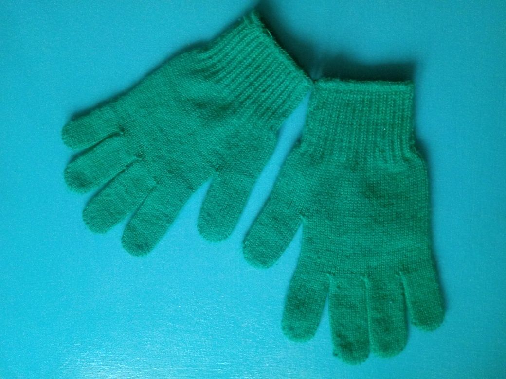 Nowe, zielone rękawiczki
