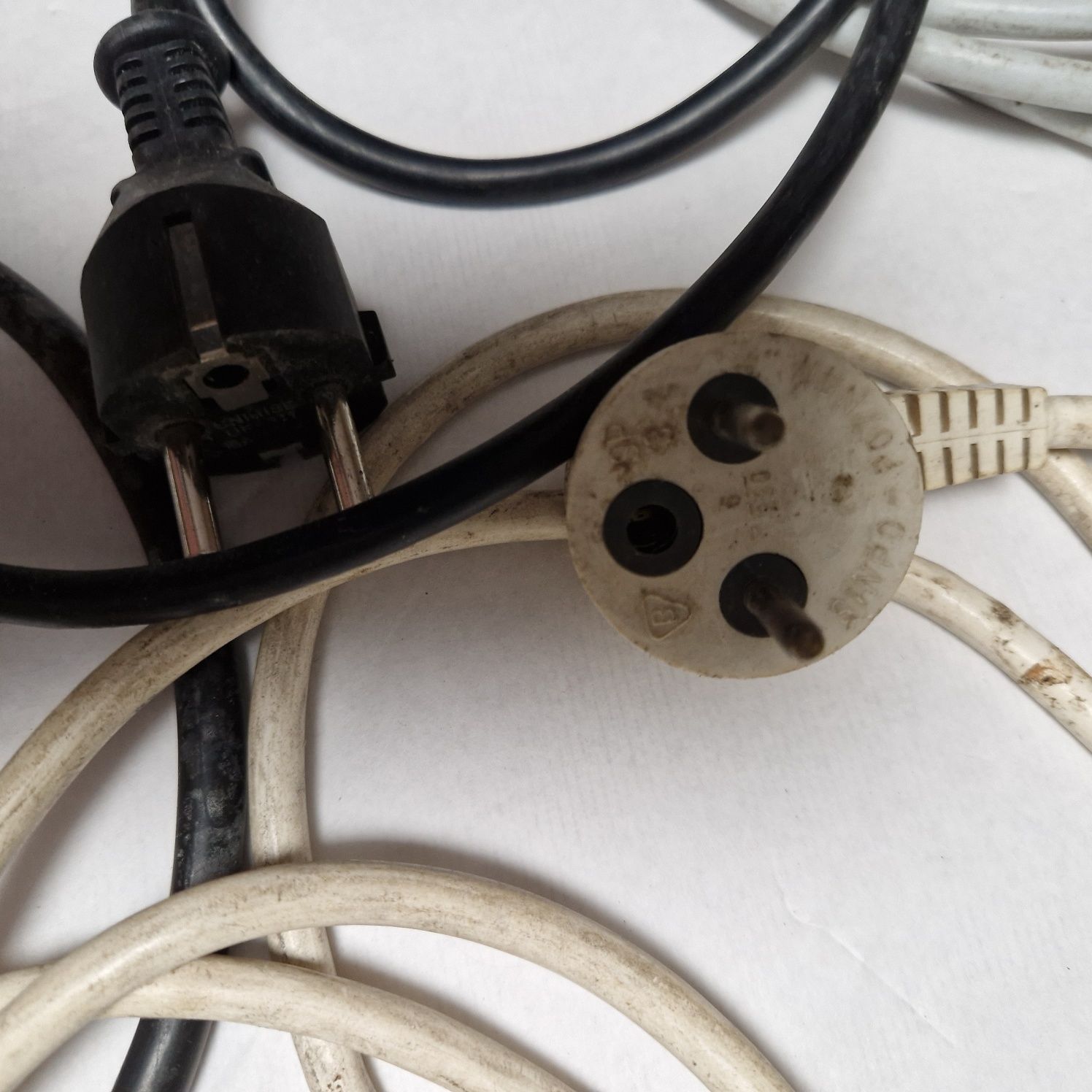 Przewód kabel że wtyczka z uziemieniem i bez