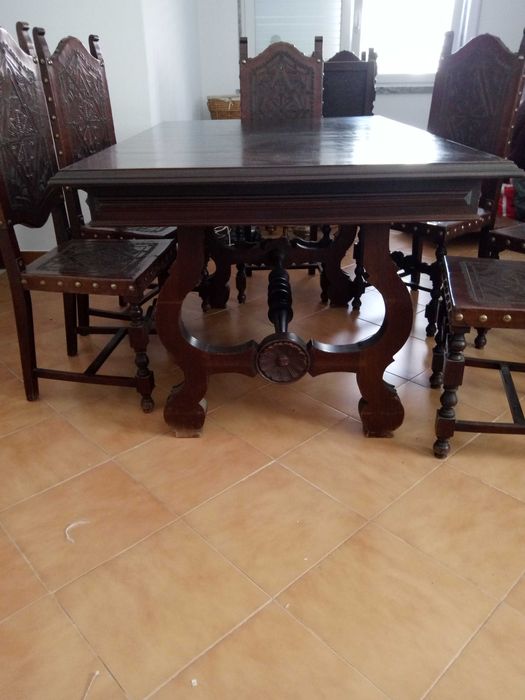 Mesa de jantar em mogno  + 8 cadeiras estilo vintage