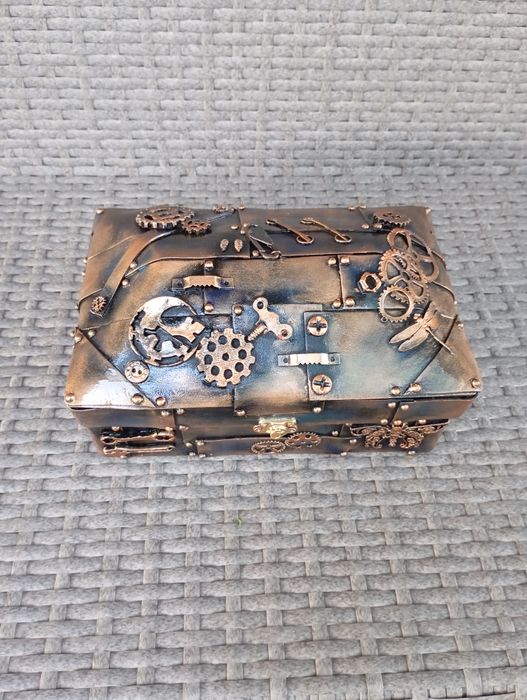 Скринька ручної роботи