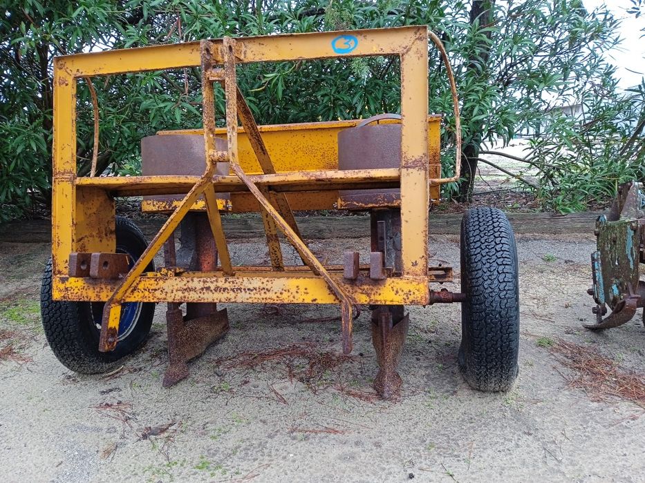Vende-se semeador de batata