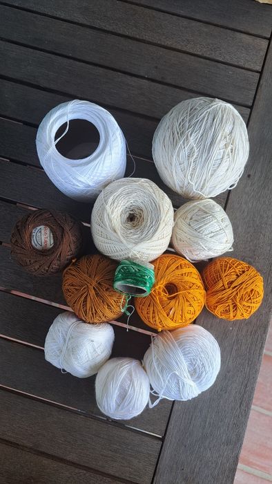 Restos de lã e de linhas crochet