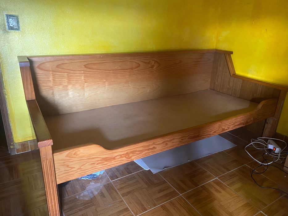 Estrutura em madeira maciça para cama de solteiro