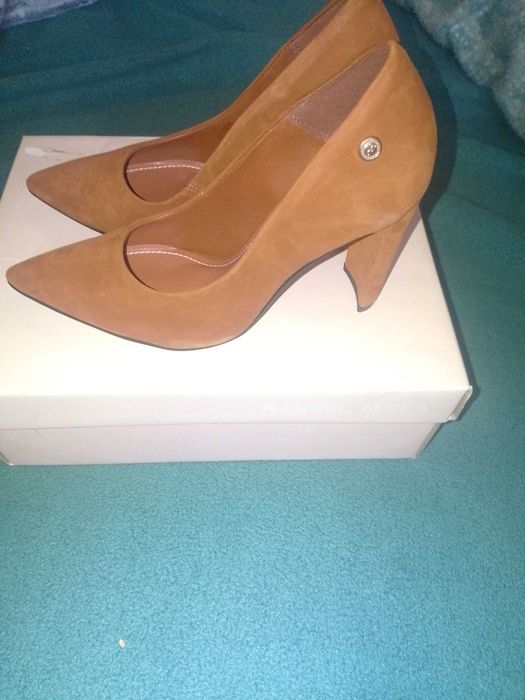 Sapatos salto alto Manuel Alves