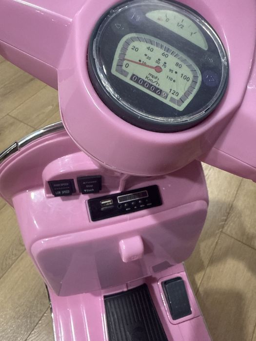 Дитячий клектроскутер