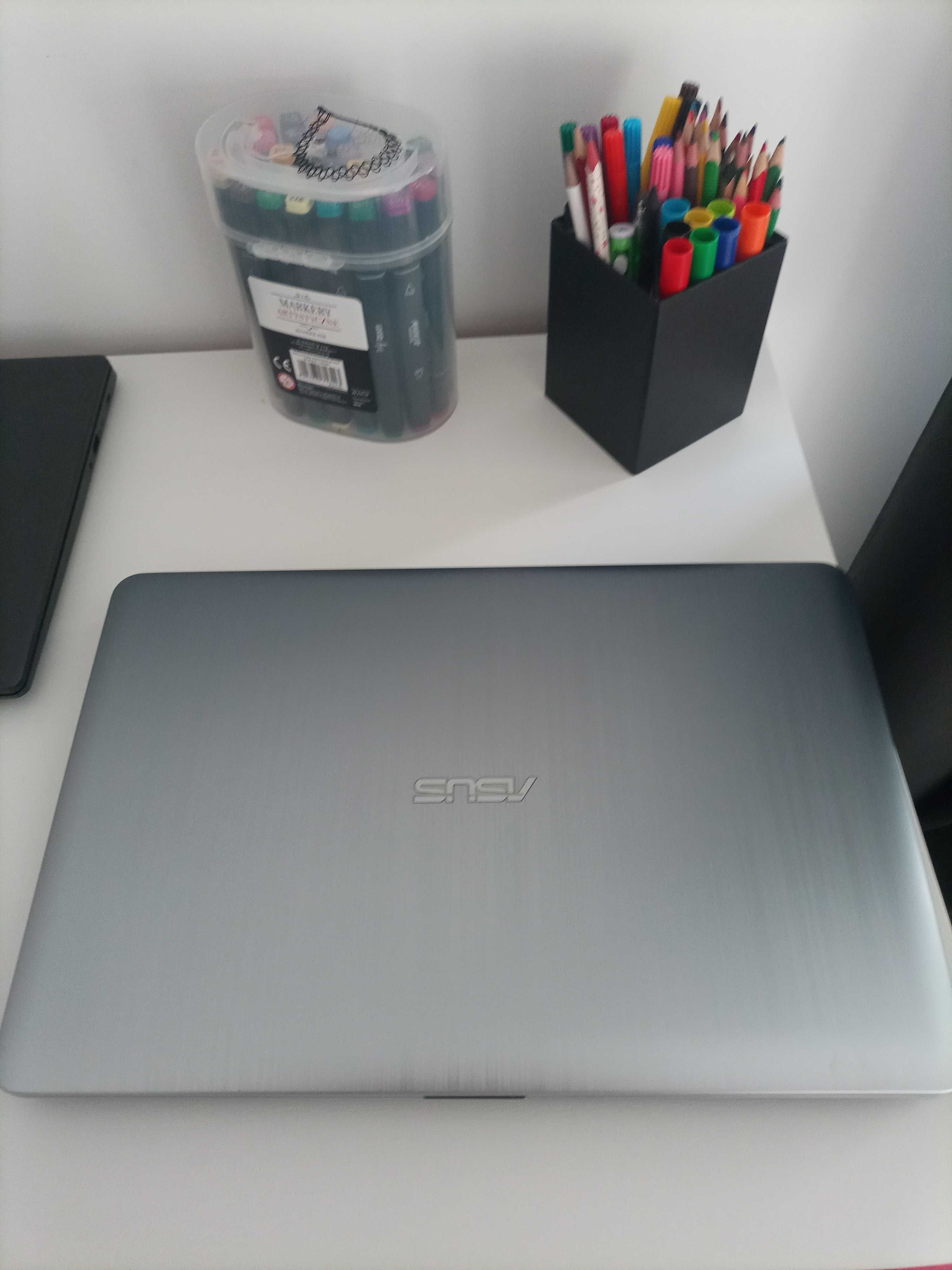 Witam sprzedam laptopa Asus