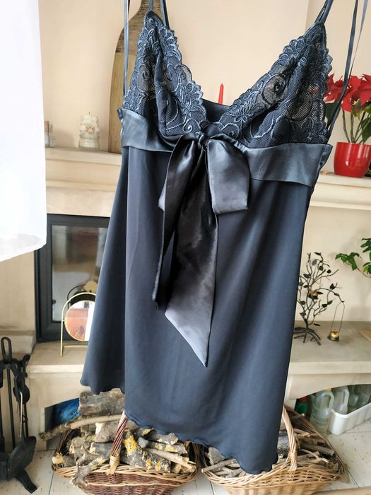 Koszulka nocna Triumph czarna r. 36