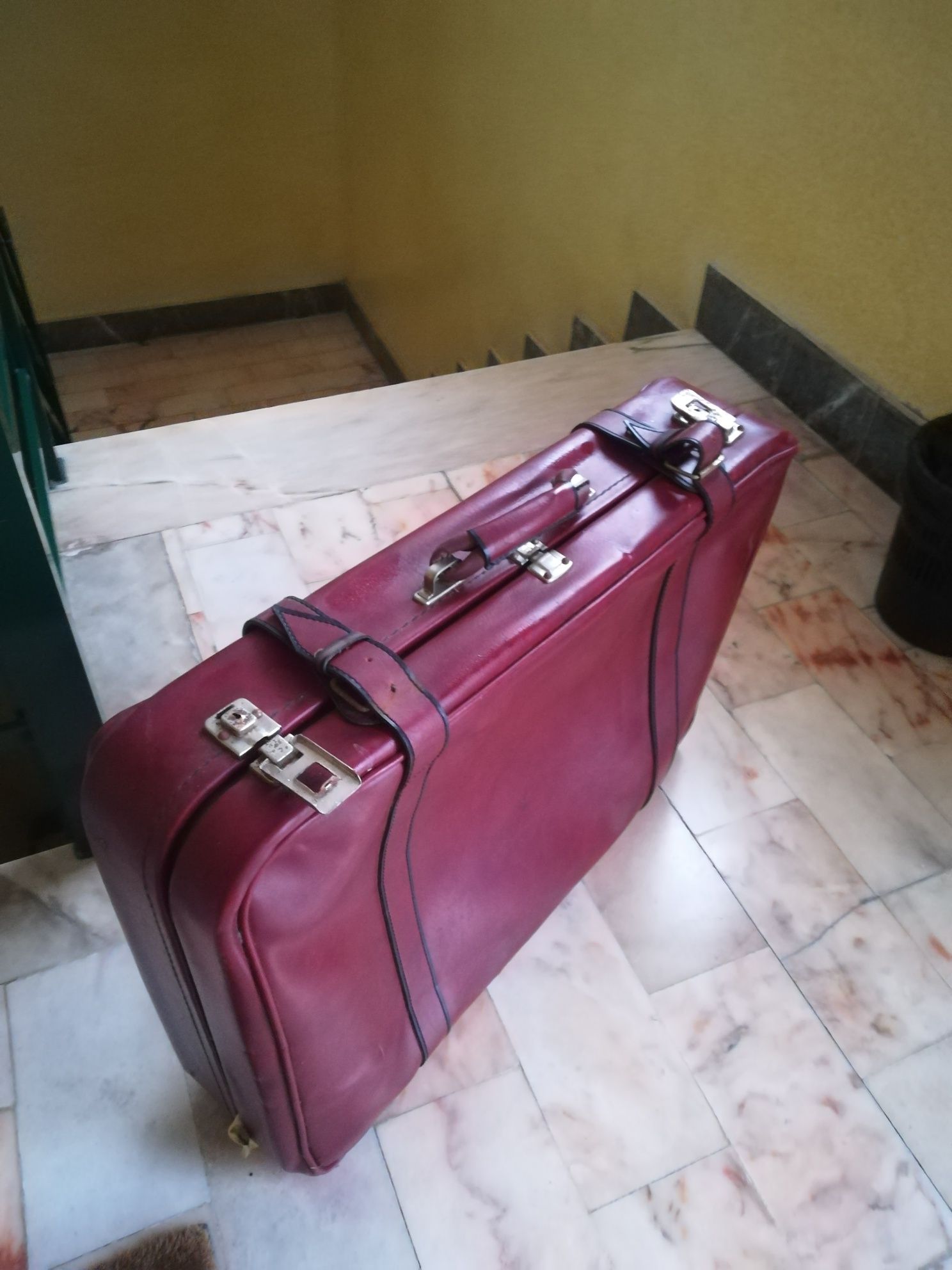 Mala antiga em bom estado