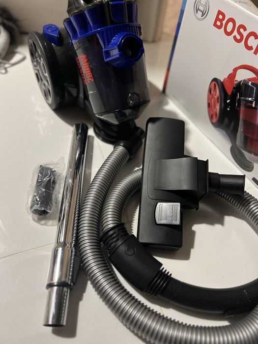 Пилосос Bosch 2000W синій