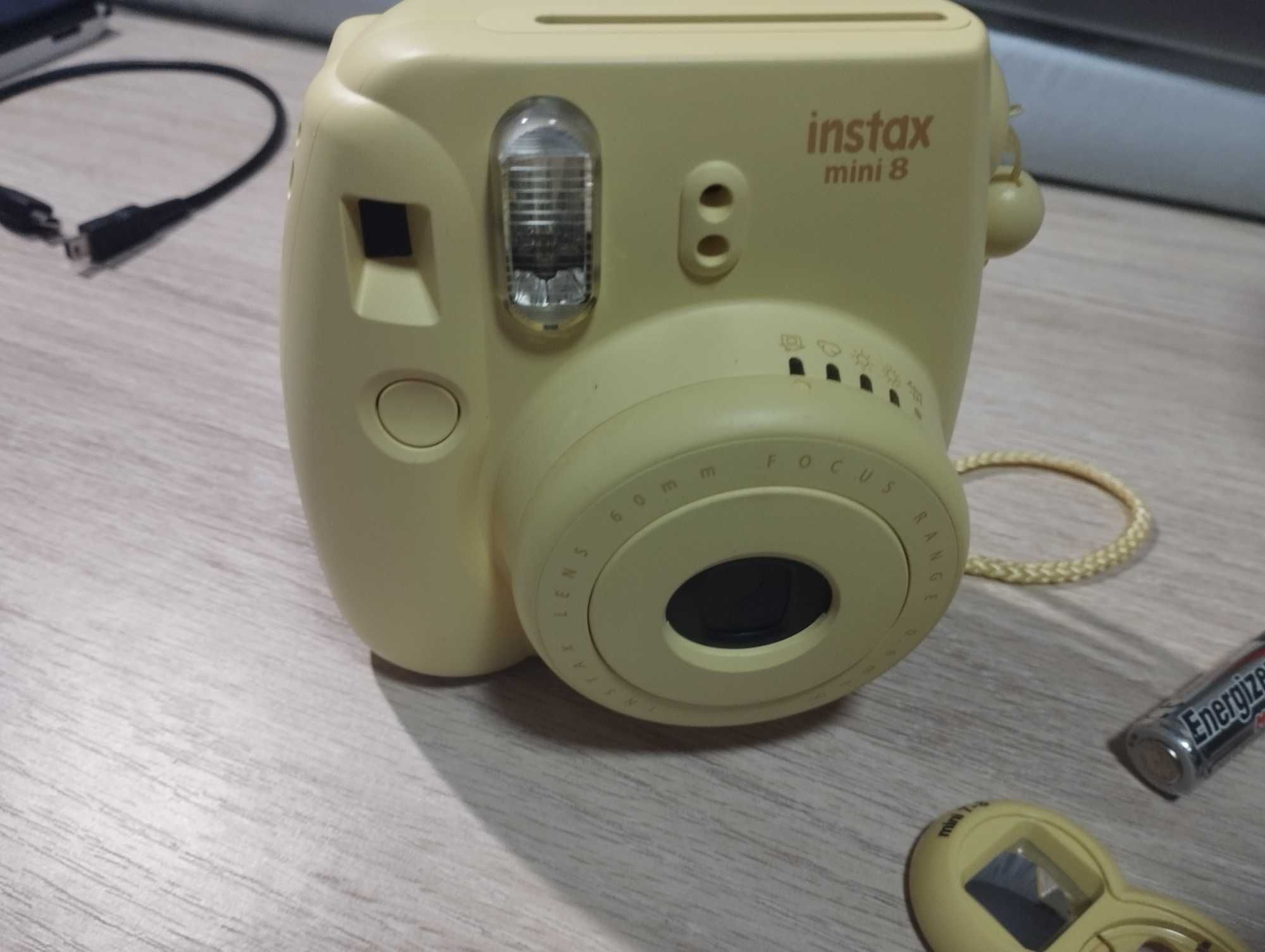 Câmara Fujifilm Instax Mini 8 + 10 fotos e acessórios