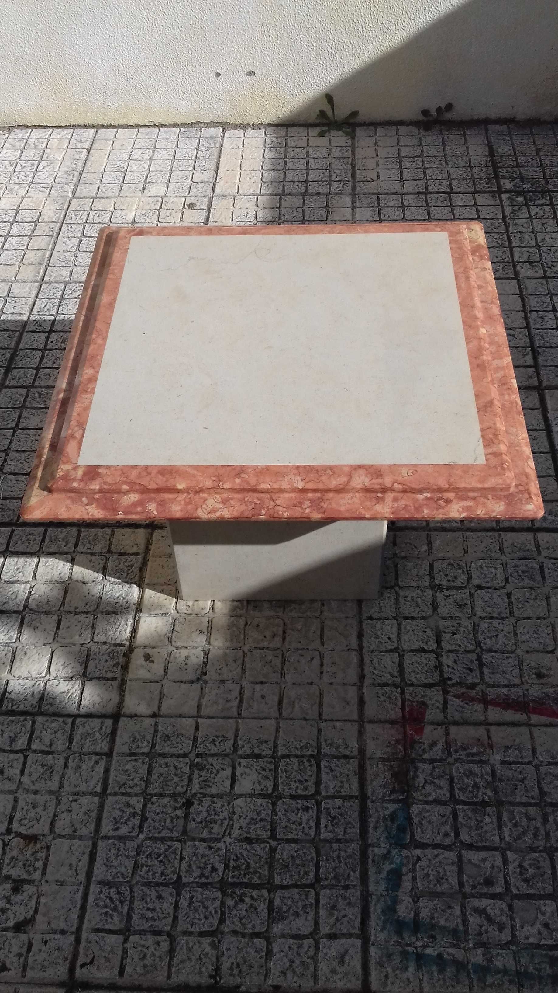 Conjunto de mesa, aparador e mesa apoio