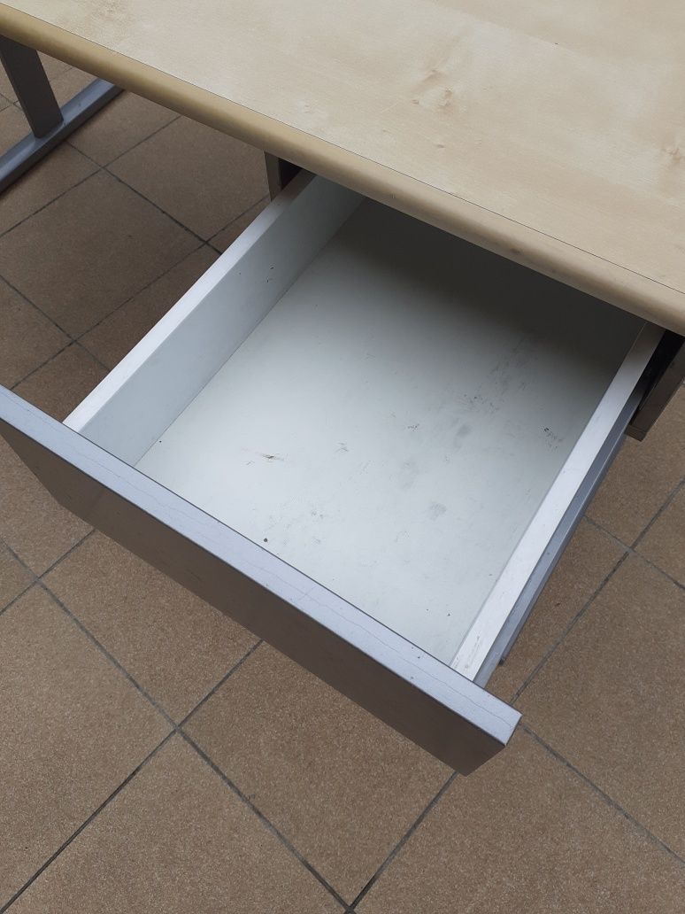 Duże biurko IKEA z metalową ramą 139x72x74 IKEA