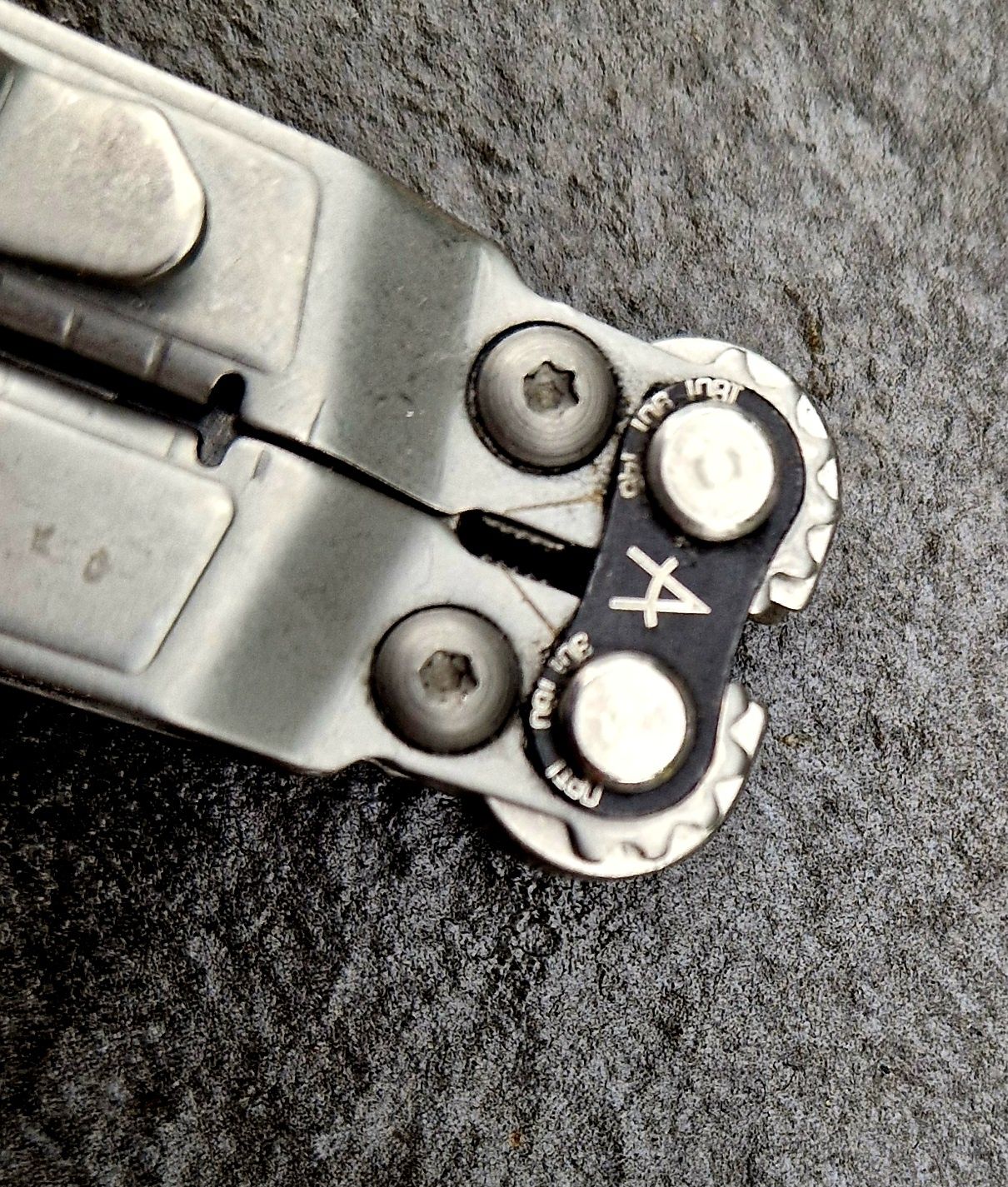 Multitool SOG Powerpint Scyzoryk 18W1 szczypce EDC
