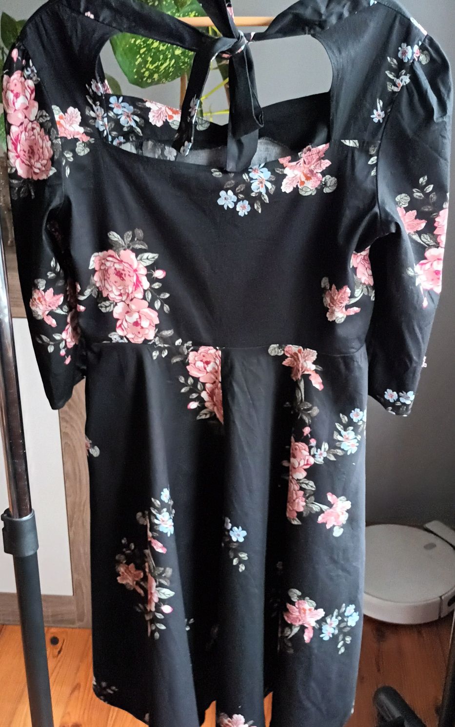 Sukienka damska czarna w kwiaty XL