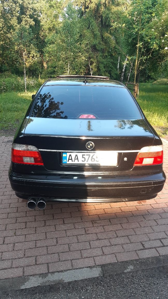 BMW E39 2001 2.5газ,механика.298тыс.км