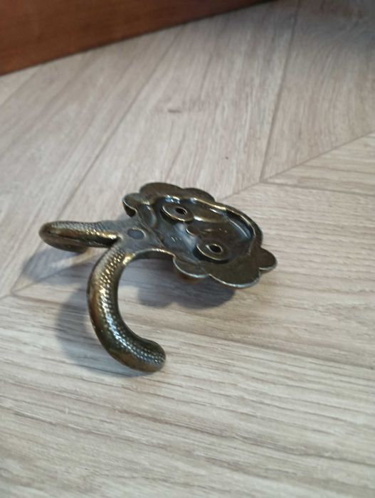 Wieszaczek na ręcznik metalowy podwójny retro
