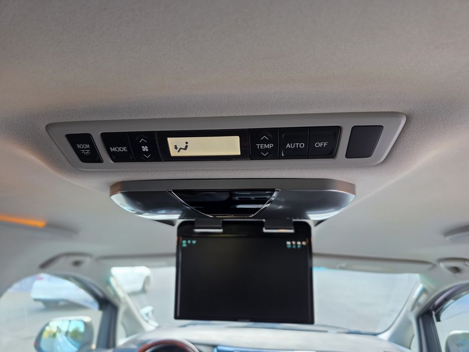 Toyota Vellfire 2,4 CVT 2010 7 мест
