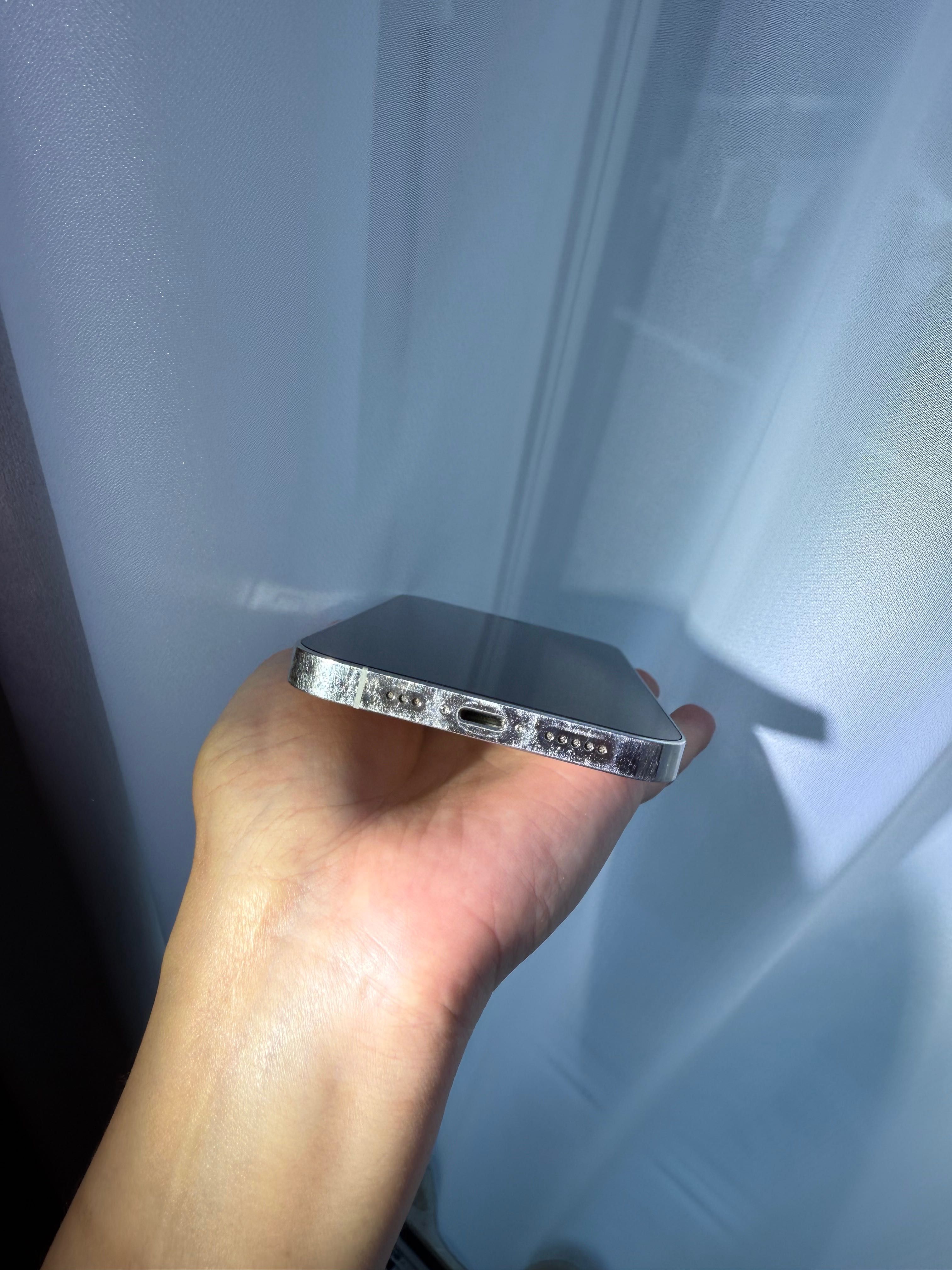 iPhone 12 Pro Srebrny