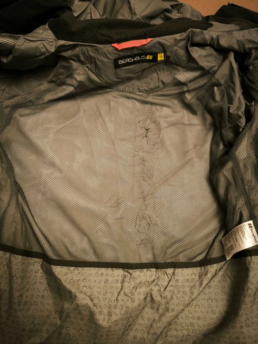 Куртка чоловіча Berghaus S оригінал мембранна від вітру, дощу