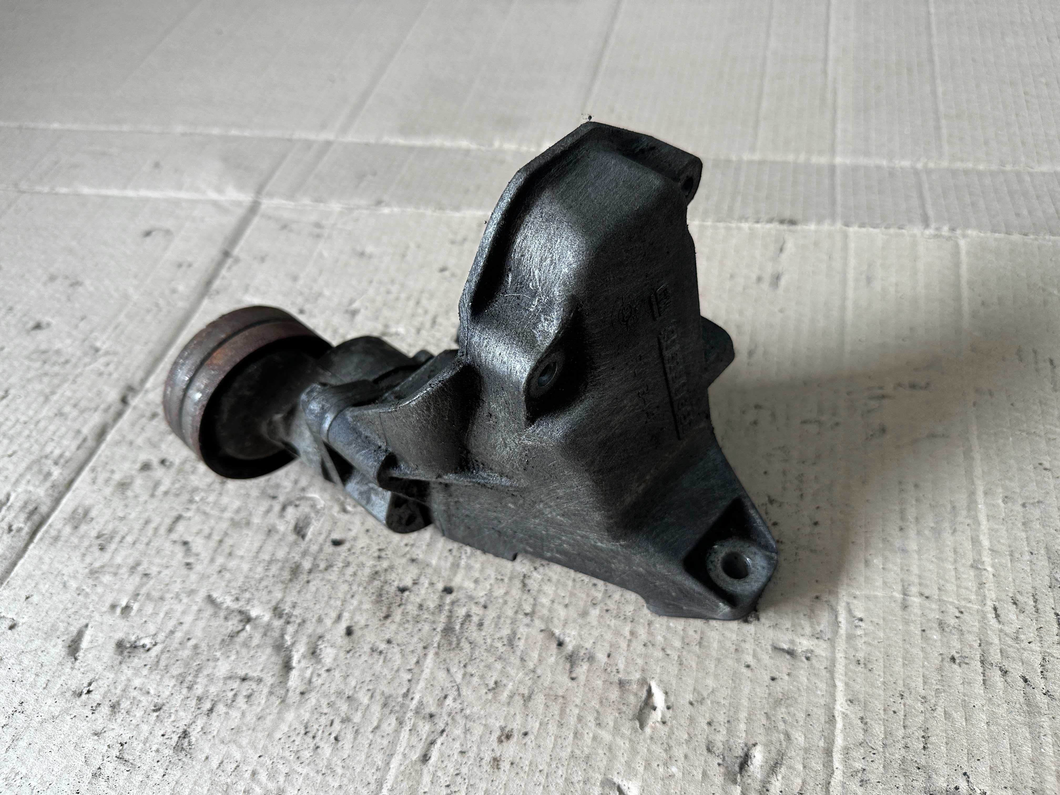 Кронштейн гідропідсилювача Opel Vectra B 90529613