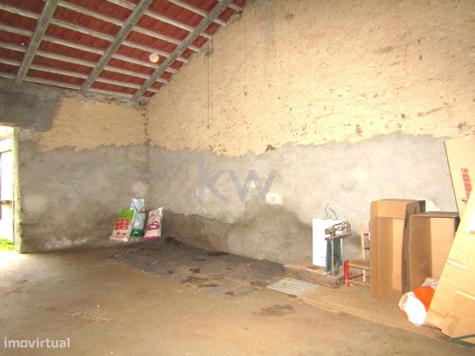 Casa de aldeia com garagem e logradouro em Monte Claro, NIsa