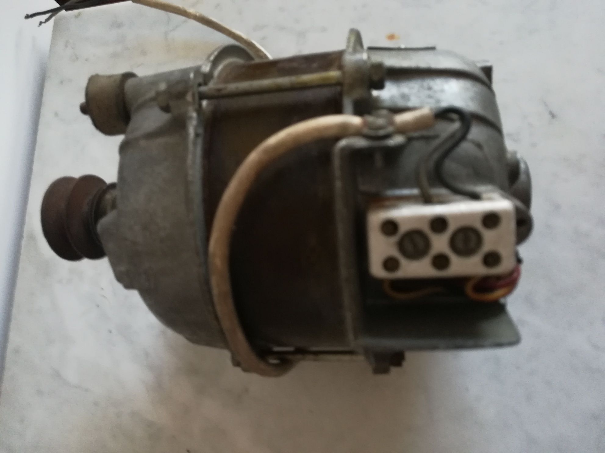 Silnik elektryczny jednofazowy małych gabarytów