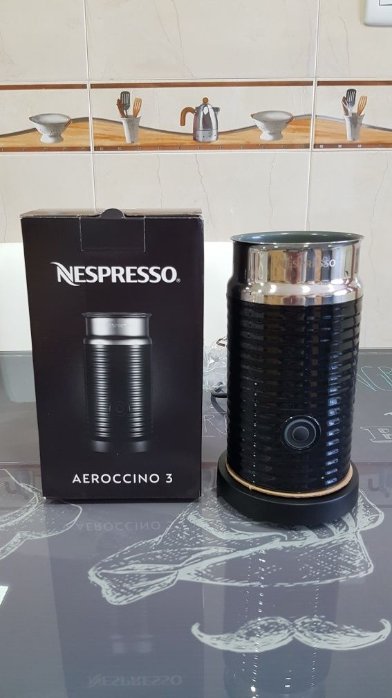 Aerocino Nespresso ainda na caixa novo com garantia cor preta excelent
