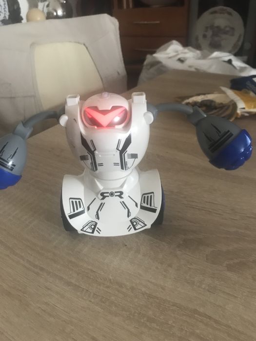 Robot de combat com comando