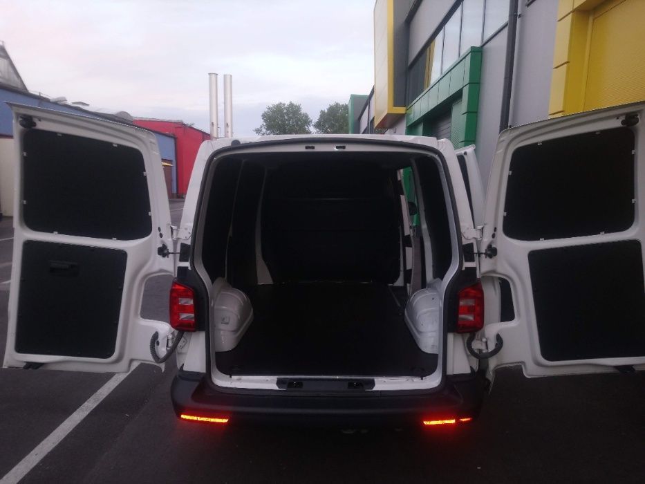 VW T6 L2H1 Zabezpieczenie paki auta tworzywem PCV
