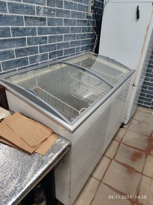 Морозильна вітрина 400 л