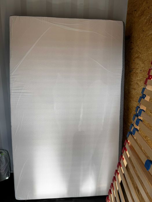 Stelaż + materac 120X200 cm - idealny stan! Gotowe do spania!