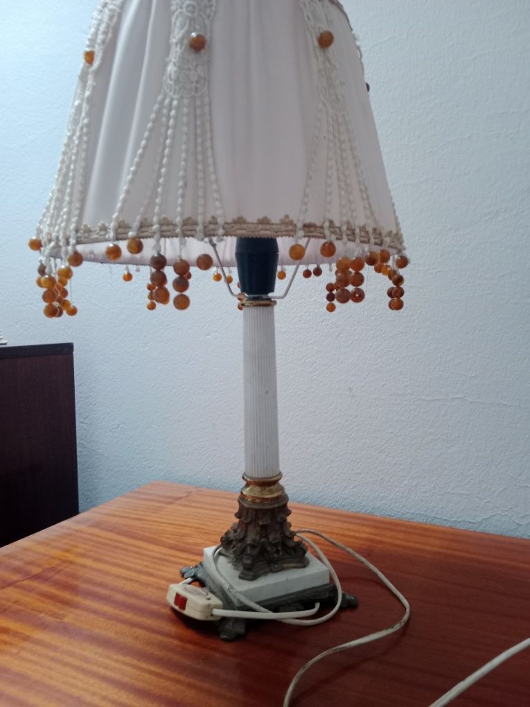 Lampa z abażurem