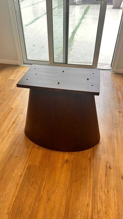 Pé de mesa folheado a nogueira (SKLUM) – ideal para reaproveitar tampo