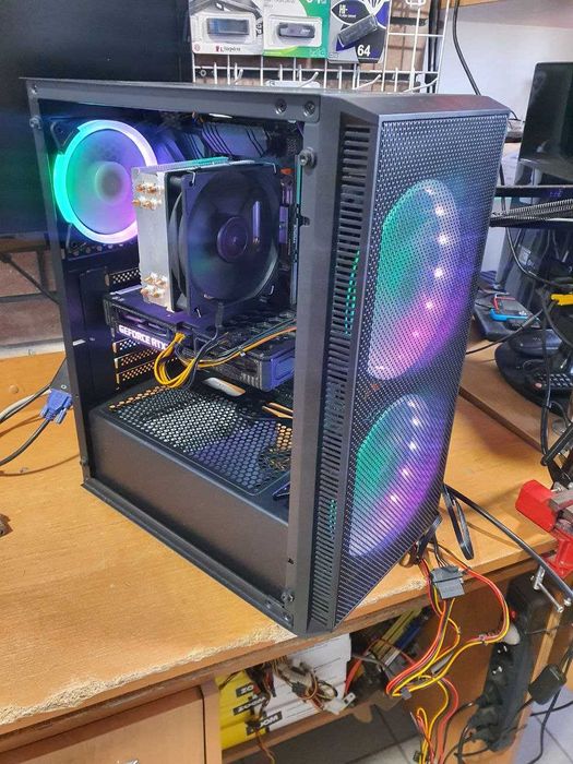 Корпус полноразмерный ATX Qube QB бок стекло. 2 вент 200 мм и 120 ARGB