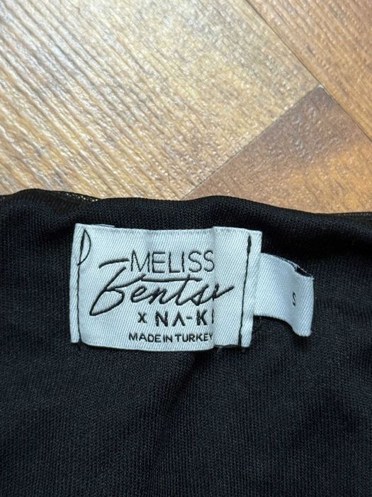 Sukienka imprezowa z falbankami koktajlowa kolan sukieneczka Nakd S 36