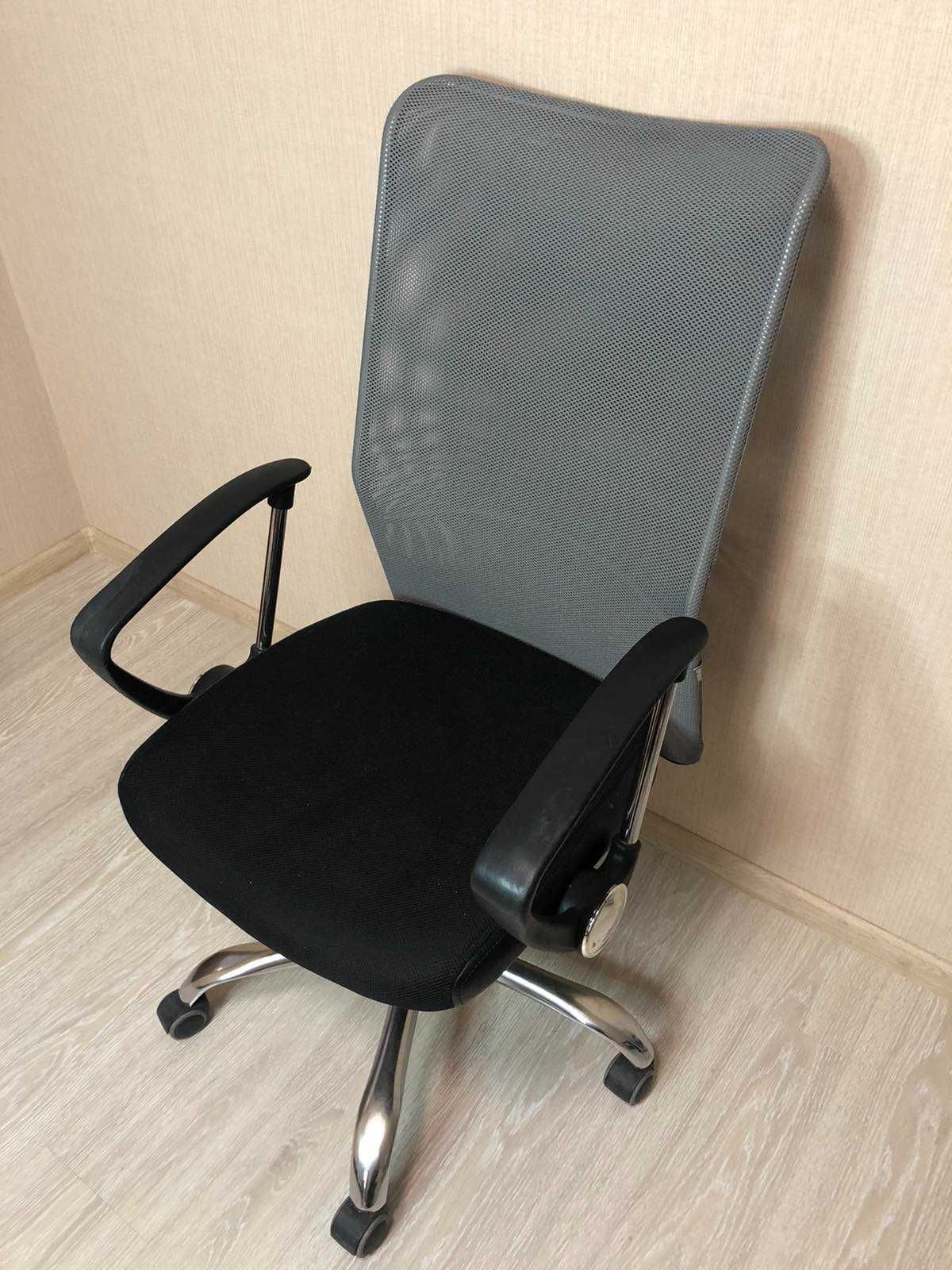 Офісне робоче крісло !