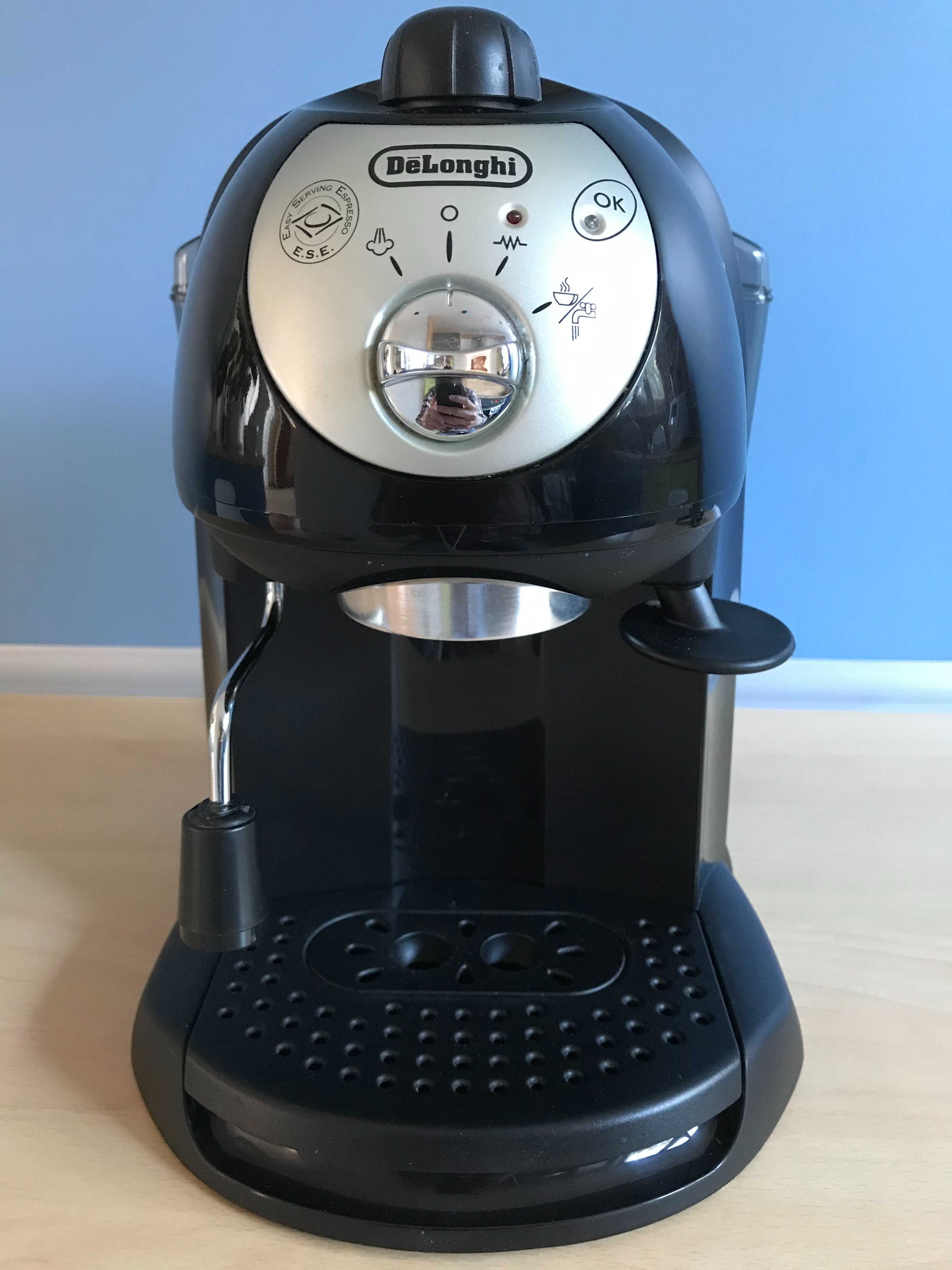 Ekspres ciśnieniowy DeLonghi PMR 2005.CC z funkcją spieniania mleka