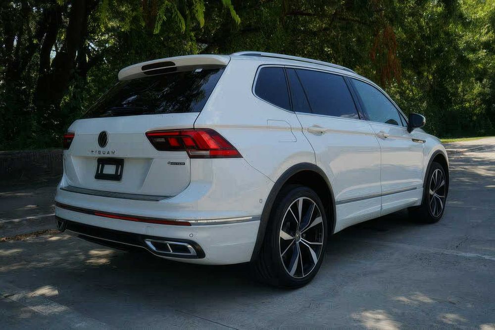 Volkswagen Tiguan      2022
